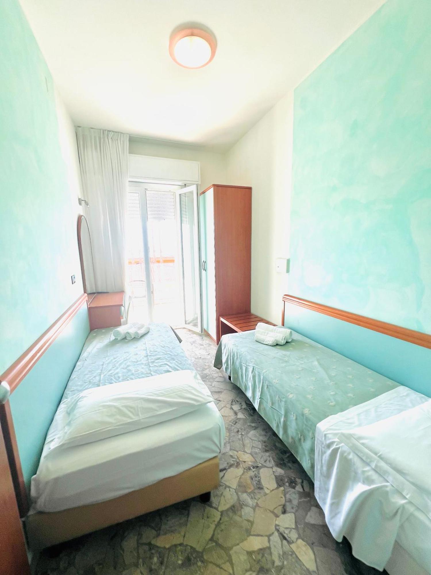 Hotel Vernel Rimini Exterior foto