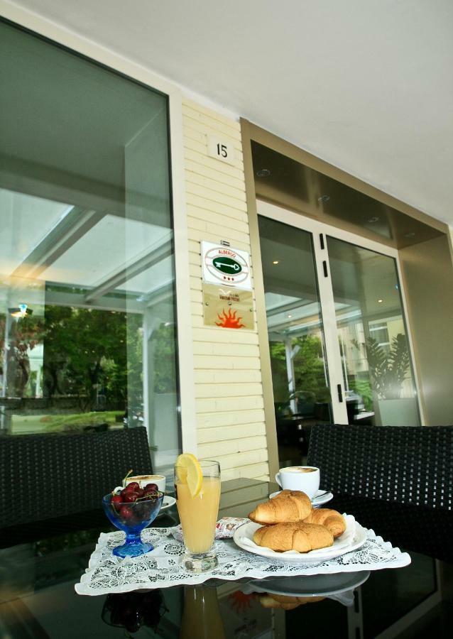 Hotel Vernel Rimini Exterior foto