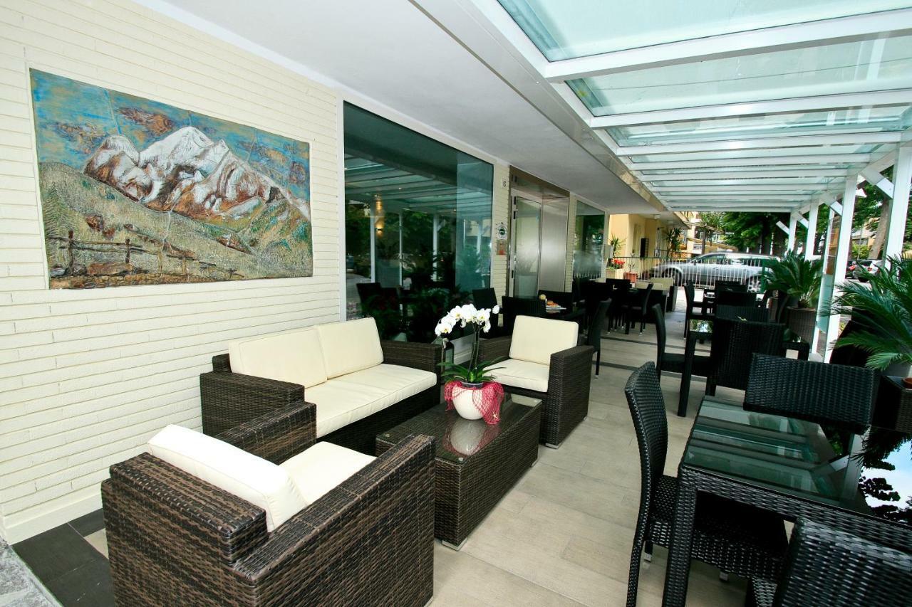 Hotel Vernel Rimini Exterior foto